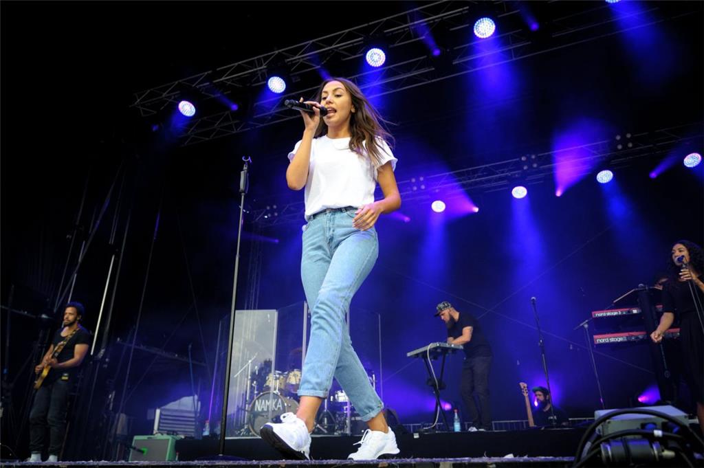 Namika beim Open-Air-Konzert in Bremerhaven. Foto: Masorat