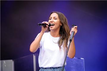 Namika beim Open-Air-Konzert in Bremerhaven. Foto: Masorat