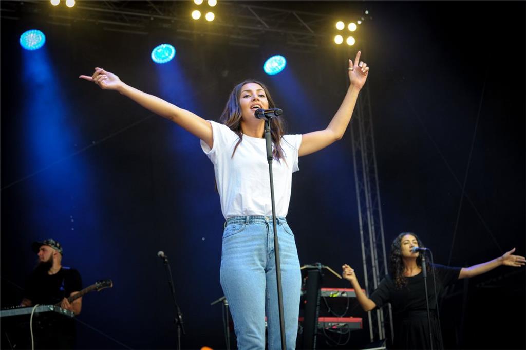 Namika beim Open-Air-Konzert in Bremerhaven. Foto: Masorat