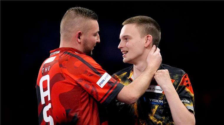 Ein Teenie und drei Weltmeister: Darts-WM in der Endphase Nathan Aspinall beendete den deutschen Darts-Traum.