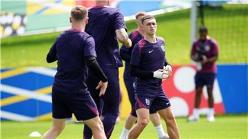 Nationalspieler Phil Foden ist nach der Geburt seines Kindes wieder im Training.
