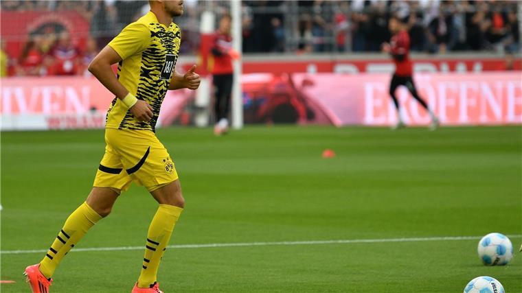 Schmähplakat und Pfiffe für Anton bei Stuttgart-Rückkehr Nationalspieler Waldemar Anton wurde von den Stuttgarter Fans bei jeder Ballberührung ausgepfiffen.