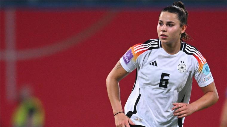 Fußballerin Oberdorf klagt über Spanner und KI-Videos Nationalspielerin Lena Oberdorf fühlt sich manchmal als „Objekt“ in den sozialen Medien