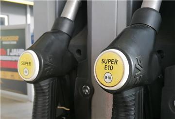 Eine Zapfsäule mit Super-E10. 