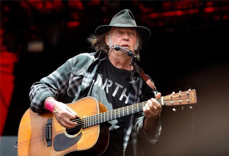 Neil Young möchte ein Konzert in der Ukraine spielen. (Archivbild)