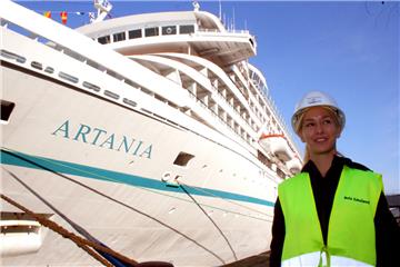 Nele Scheland an ihrem Arbeitsplatz: der Kaje am Columbus Cruise Center.