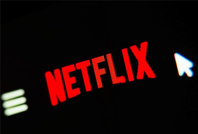 Youtube und Netflix drosseln Bildqualität in Europa Netflix will helfen, die Internetverbindungen zu entlasten.