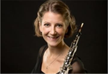 Neu im Philharmonischen Orchester: Beim Oboe-Spiel wirft Friederike Bassek auch ein gebrochener Arm nicht aus der Bahn.