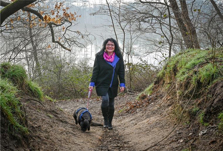 Französischer Charme am Baggerloch Neubürgerin Angèle Deltgen auf dem täglichen Spazierweg zur Surheider Baggerkuhle.