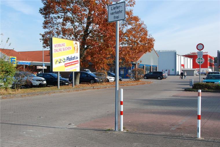 Einzelhandelskonzept: So will man mit Bremerhaven Frieden schließen Neue Einkaufsmöglichkeiten in der Nähe der Stadt Bremerhaven können schnell Streit auslösen. Zuletzt war das in Langen der Fall, weil der Edeka-Markt Holling gleich hinter der Stadtgrenze eine Erweiterung plante. Ein neues Einzelhandelskonzept soll die Konflikte entschärfen. Erste Reaktionen zeigen die unterschiedlichen Interessen.