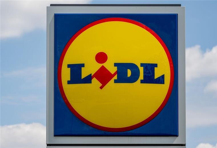 Neue Regel bei Lidl: Dieser Service kostet plötzlich Geld - und Kunden sind sauer Eine Stele mit dem Logo des Discounters Lidl steht vor einer Filiale in Leipzig. Eine neue Gebühr bei Lidl sorgt für Aufregung. Wer Plastikbeutel für Obst und Gemüse nutzt, muss jetzt zahlen.