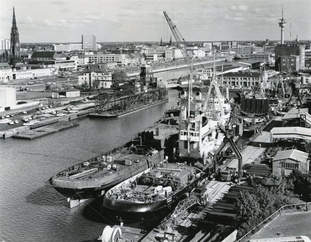 Neuer Hafen im Januar 1975, Schichau-Unterweser AG (SUAG). 1972 hatte die Schich...