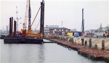 Neuer Hafen  November 2001: Kajensanierung. Foto Scheer