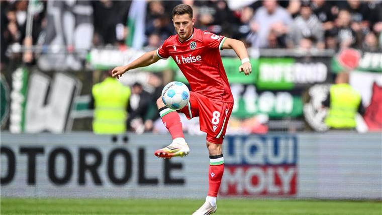 Hannover 96 leiht umworbenen Yokota aus Neuer Kapitän von Hannover 96: Enzo Leopold