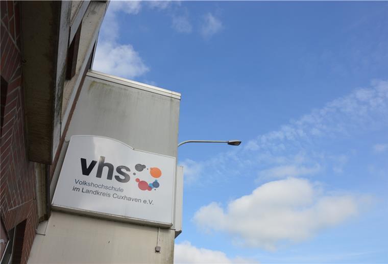 Cuxland: Kreis-VHS soll zur GmbH werden Neues "Dach" für die Landkreis-VHS: Die Volkshochschule mit Sitz in Langen soll in eine gemeinnützige GmbH überführt werden.