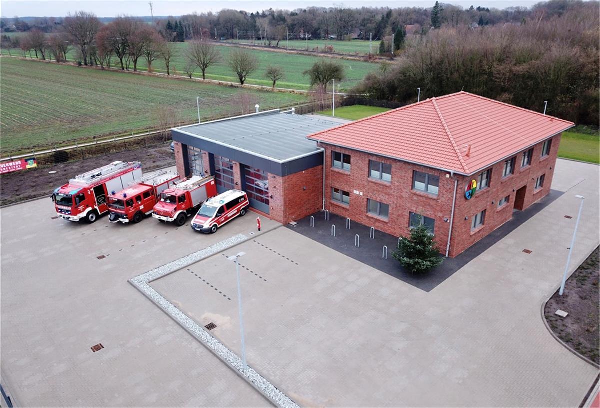 Beverstedt steckt viel Geld in neue Bauten Neues Gebäude und neues Auto: Fast 1,8 Millionen Euro hat Beverstedt im vergangenen Jahr in die Lunestedter Feuerwehr gesteckt.