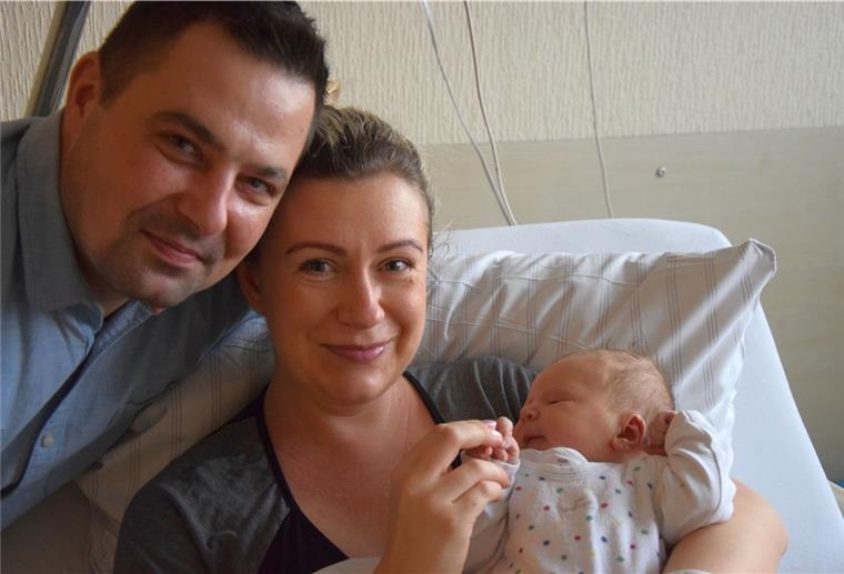 Olivia kam am Neujahrstag zur Welt Neujahrsbaby 2022: Die Eltern Emilia und Piaskowy Kazimierz freuen sich über die Geburt ihrer Tochter Olivia.