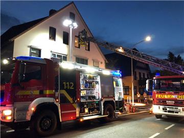 Neun Menschen wurden per Drehleiter in Langen gerettet.
