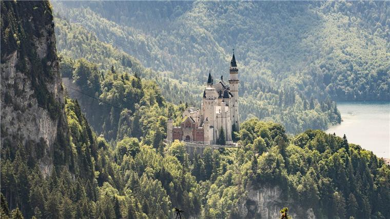 Welterbe-Entscheidung zu Neuschwanstein fällt in Sofia Neuschwanstein bei Schwangau im Allgäu gehört zu den berühmtesten Schlössern der Welt. Mitte 2025 wird die Unesco in Bulgarien entscheiden, ob es Welterbe wird. (Archiv)