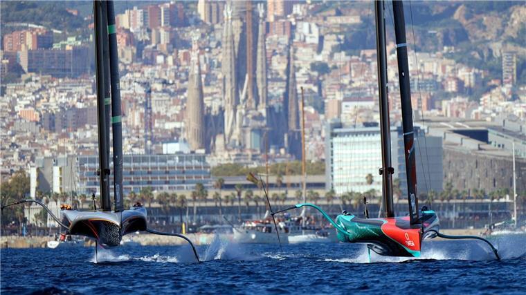 Neuseelands Segler (r) haben erneut den America’s Cup gewonnen.