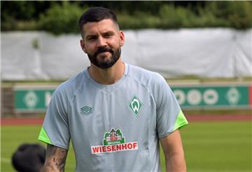 Neuzugang Anthony Jung durfte bei Werder Bremen in der Innenverteidigung ran.