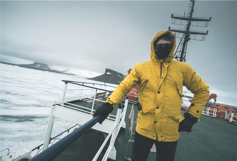 Dieser Bremerhavener verkauft seine Kinofilm-Szenen als NFTs „NFTs können die Einmaligkeit in eine Welt der Kopie zurückbringen“, sagt der 27-jährige Bremerhavener Tim David Müller-Zitzke.