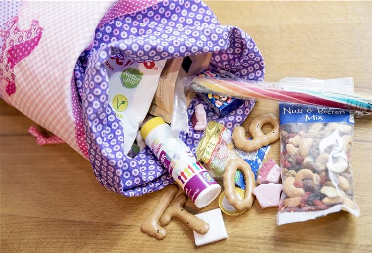 Initiative: Schultüten lieber selbst befüllen Nicht alles ist wirklich gut für die Schultüte. Eltern tun gut daran, gesunde und nützliche Dinge einzupacken.