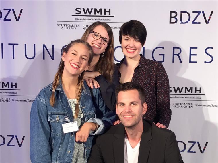 NORDKIND: Stolze Finalisten beim Innovation Award Nicht gewonnen, aber trotzdem happy: Die vier Nordkind-Macher Nina Brockmann, Lena Gausmann, Janina Kück und Daniel Gefers (von links).