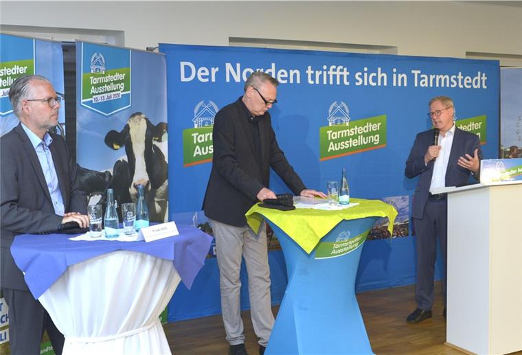 Nicht im Festzelt auf dem Ausstellungsgelände, sondern im Tarmstedter Rathaus fanden die Gesprächsrunden statt. Hier mit (von links) Samtgemeindebürgermeister und Ausstellungsgeschäftsführer Frank Holle, Moderator Dirk Böhling und Ausstellungsgeschäftsführer Dirk Gieschen.