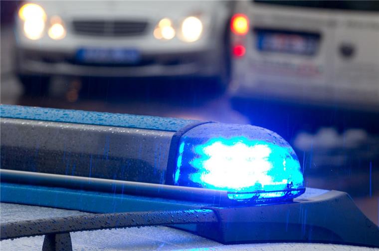 Nicht immer sind die Polizisten in Bremerhaven an ihren Autos zu erkennen. Es gibt auch zivile Wagen. Und wer hier drängelt, muss sich auf Konsequenzen gefasst machen.