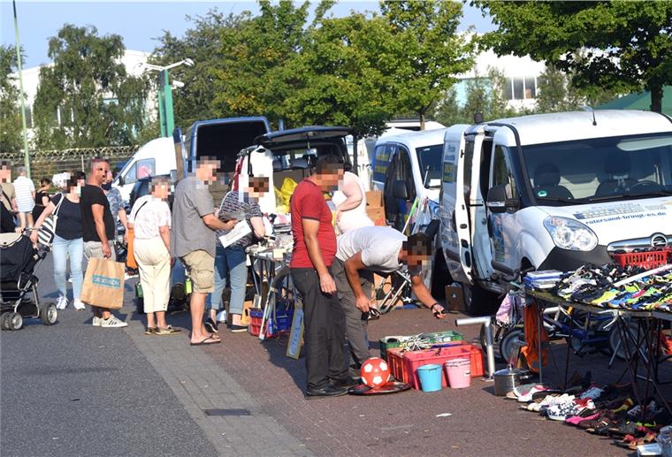 Flohmarkt Rotersand: Abstandsregeln werden nur teilweise beachtet Nicht immer wird auf dem Flohmarkt Rotersand der Abstand eingehalten.