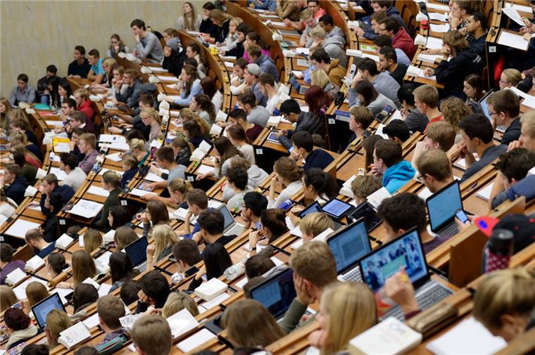 Nicht jeder eingeschriebene Student will an der Uni tatsächlich einen Abschluss machen. Viele studieren nur zum Schein - um Kosten einzusparen.