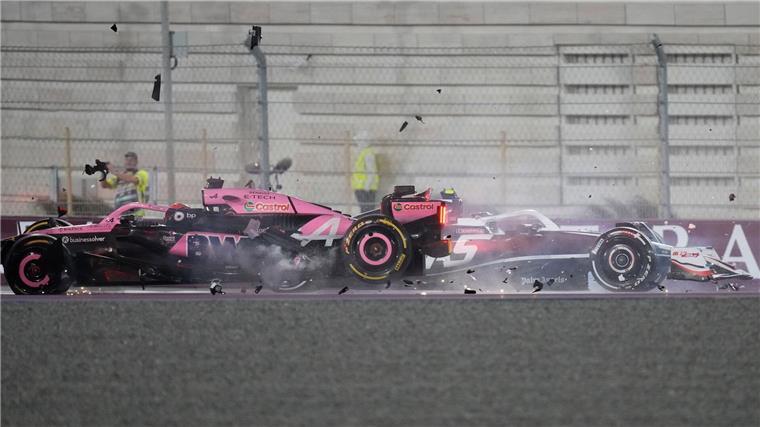 Verstappen-Coup in Katar: „Einfach wieder schön“ Nicht jeder Zweikampf fing glimpflich aus.