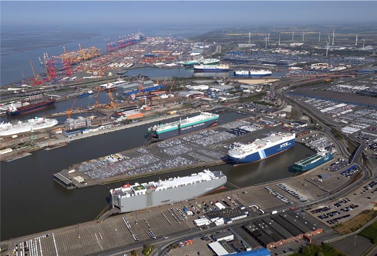 Nicht nur im Hafen von Bremerhaven ist derzeit deutlich weniger Betrieb.