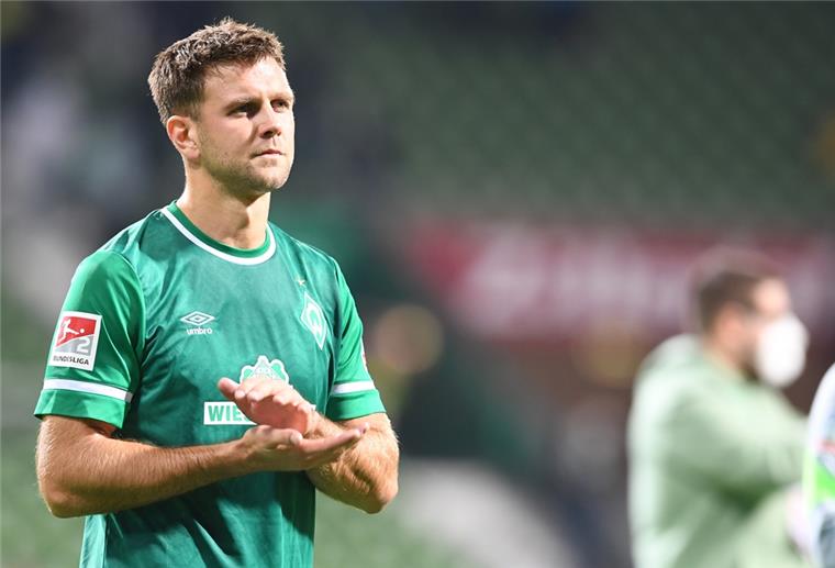 Werder-Stürmer Füllkrug ist unzufrieden Niclas Füllkrug in einem grünen Trikot