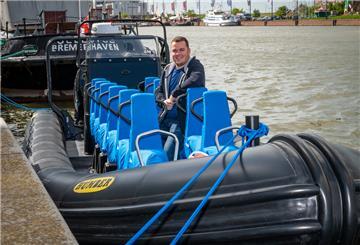 Nico Flathmann startet neue Bootstouren. Mit seinem Unternehmen „Ribtide“ geht es auf die Weser.