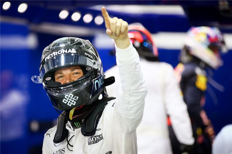 Rosberg mit "Wunderrunde" zur Singapur-Pole Nico Rosberg feiert seinen Erfolg.