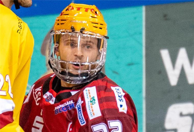 Raketenantrieb inklusive: Der Mann mit dem Vollvisier begeistert die Fischtown Pinguins Nicolas Appendino startet bei den Fischtown Pinguins voll durch.