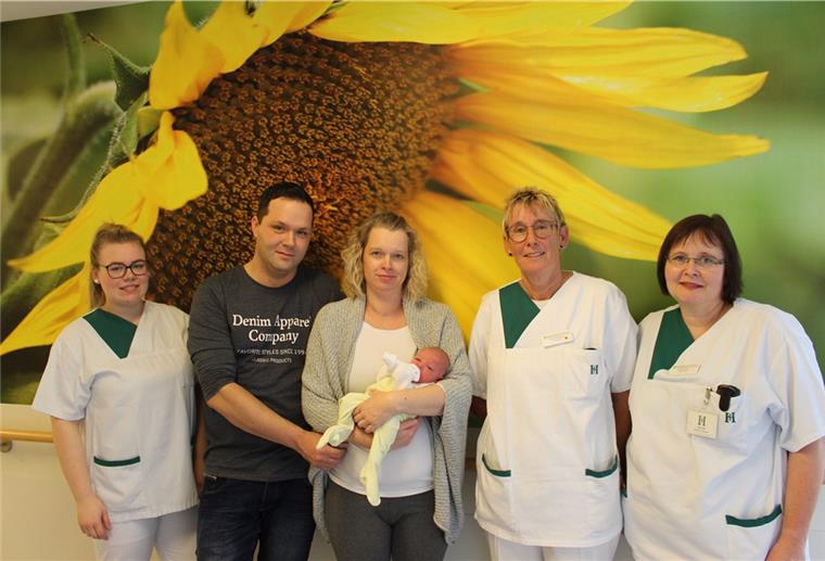 Mika ist das Schaltjahrbaby 2020: Erster Geburtstag
erst in vier Jahren Nicole und Ronny Lojewski aus Geestland freuen sich über ihr Schaltjahrbaby Mika. Foto Recht