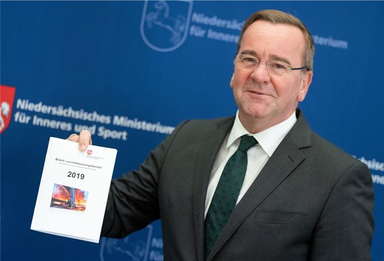 Immer mehr Kinder und Jugendliche in Niedersachsen wollen zur Feuerwehr Niedersachsens Innenminister Boris Pistorius (SPD) stellt den Feuerwehrbericht 2020 vor. Erfreulich: Immer mehr Kinder und Jugendliche engagieren sich bei der Feuerwehr.
