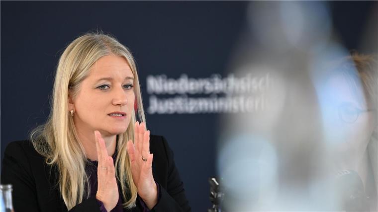 Niedersachsens Justizministerin Kathrin Wahlmann kündigt personelle Verstärkung im Kampf gegen Organisierte Kriminalität an.