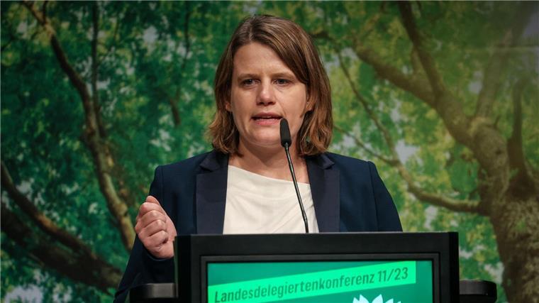 Ministerin Hamburg: Pisa-Ergebnisse besorgniserregend Niedersachsens Kultusministerin Julia Willie Hamburg spricht in der Stadthalle in Osnabrück.