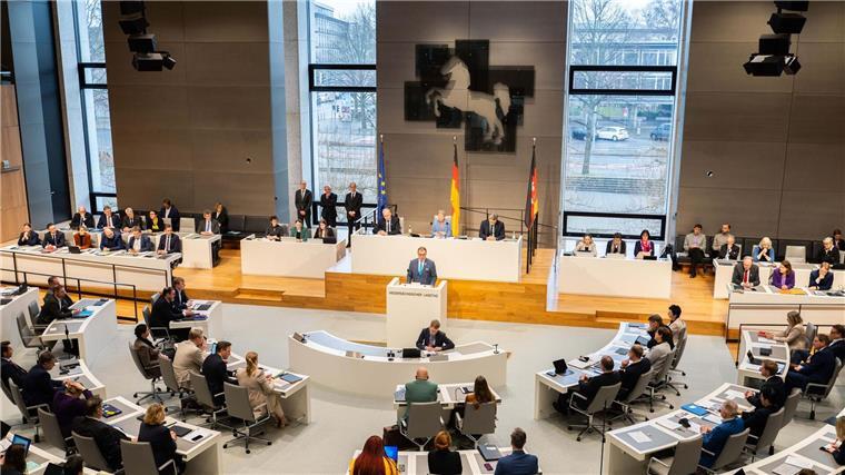 Spagat im Landtag: Nähern sich SPD und CDU an? Niedersachsens Landtag diskutiert über die Herausforderungen für die nächste Bundesregierung.