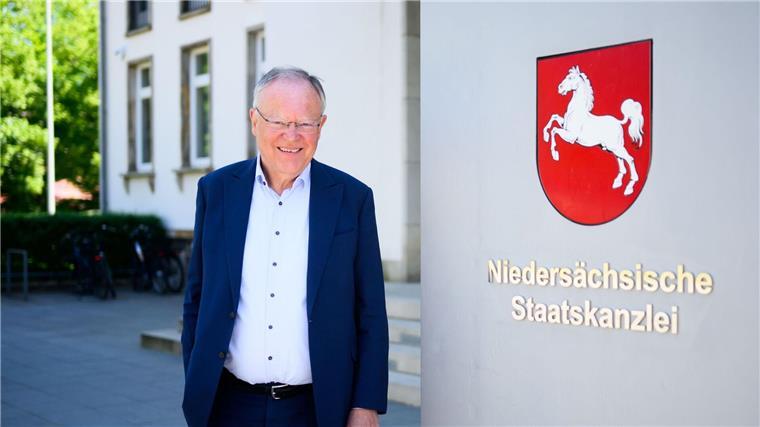 Weil rät SPD: Mehr Kontakt mit normalen Menschen suchen Niedersachsens langjähriger Ministerpräsident Stephan Weil hat für kommende Woche seinen Rücktritt eingereicht.