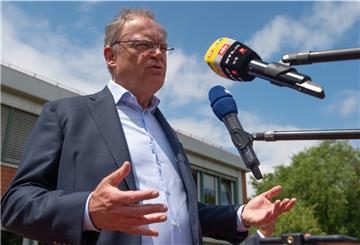 Niedersachsens Ministerpräsident Stephan Weil fordert ein Ende der Debatte um ein generelles Tempolimit auf Autobahnen.
