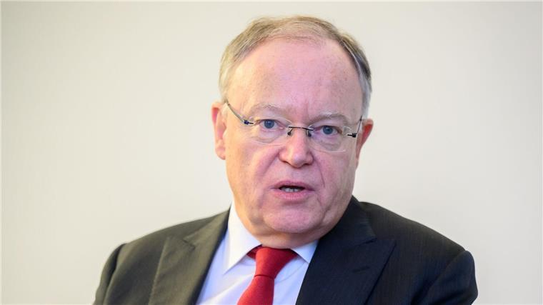 Ministerpräsident Weil reist nach Polen Niedersachsens Ministerpräsident Stephan Weil reist Anfang Mai mit einer Delegation nach Polen. (Archivbild)