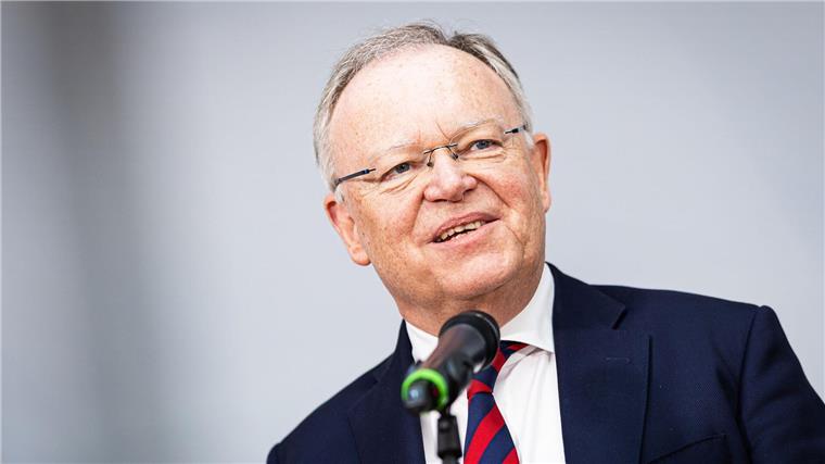 Weil sieht richtige Schwerpunkte im Koalitionsvertrag Niedersachsens Ministerpräsident Stephan Weil sieht im Koalitionsvertrag von Union und SPD viel Positives. (Archivfoto)