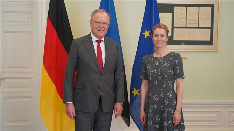 Weil sieht Estland als Vorbild bei Digitalisierung Niedersachsens Ministerpräsident Stephan Weil und Estlands Premierministerin Kaja Kallas bei einem Besuch von Weil in Tallinn.