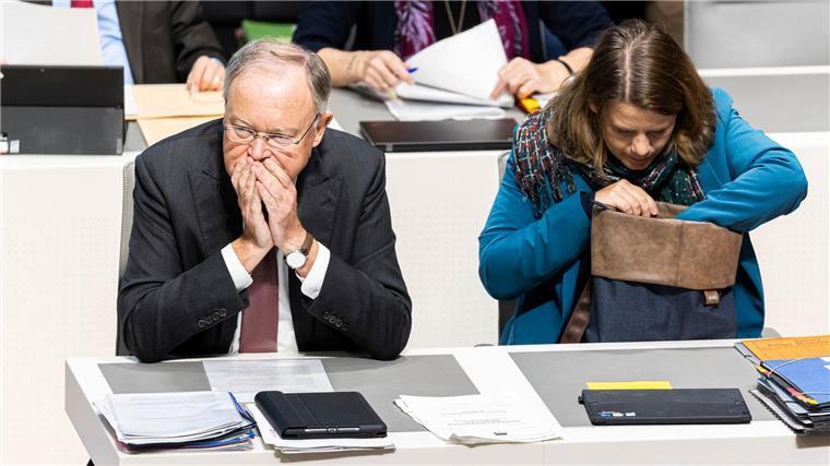 Niedersachsens Ministerpräsident Weil sitzt seit 2013 im VW-Aufsichtsrat, Kultusministerin Hamburg seit 2022.
