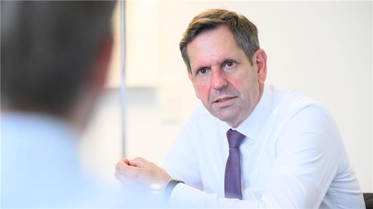 Regierungschef Lies: Milliarden schnell investieren Niedersachsens neuer Ministerpräsident Olaf Lies will die geplanten Investitionen möglichst schnell sichtbar machen.